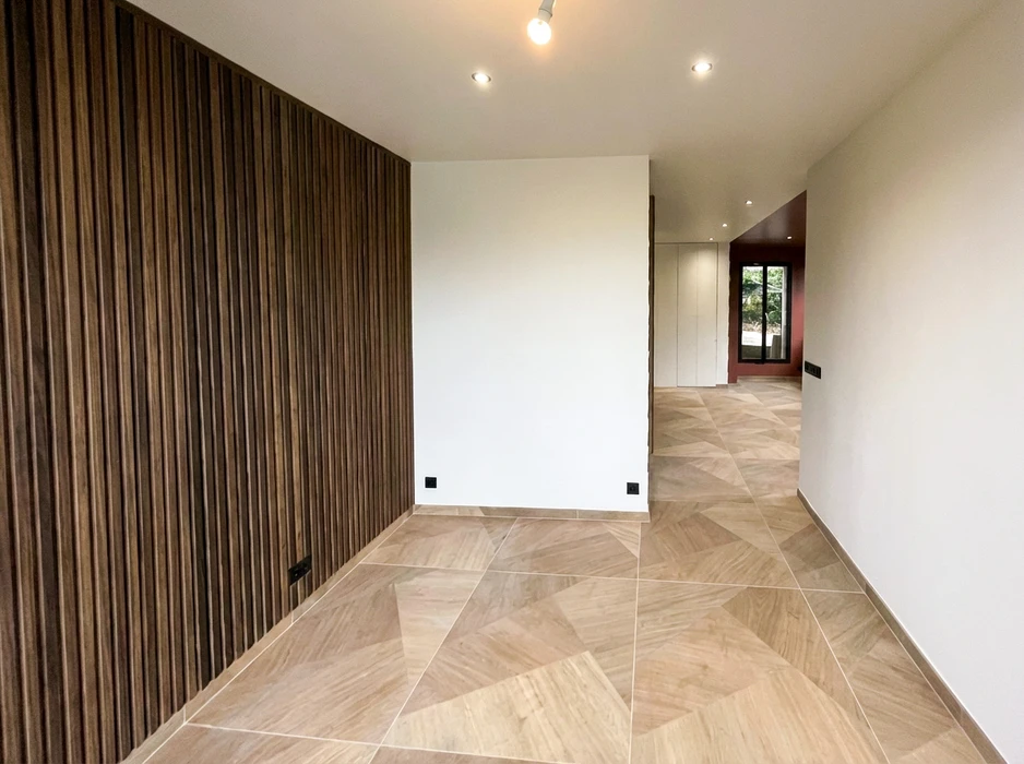 Pièce vide, intérieur moderne neuf